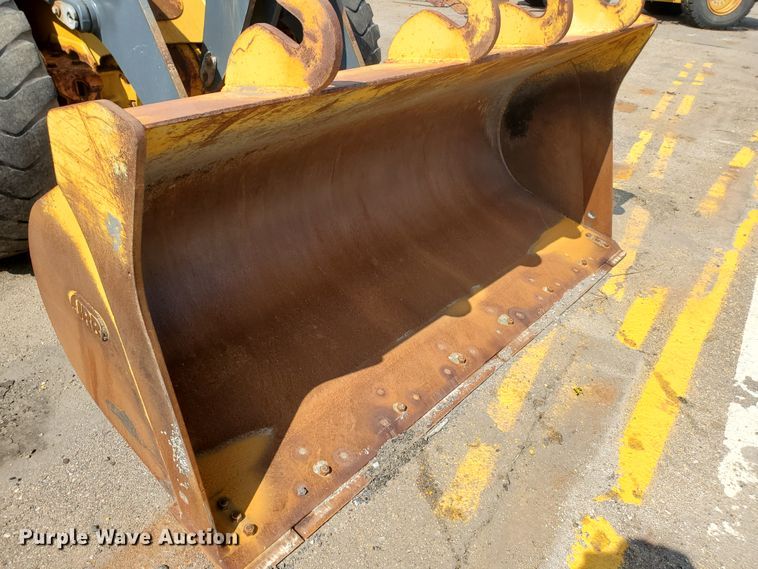 image for item HO9521 2005 John Deere 444J  wheel loader