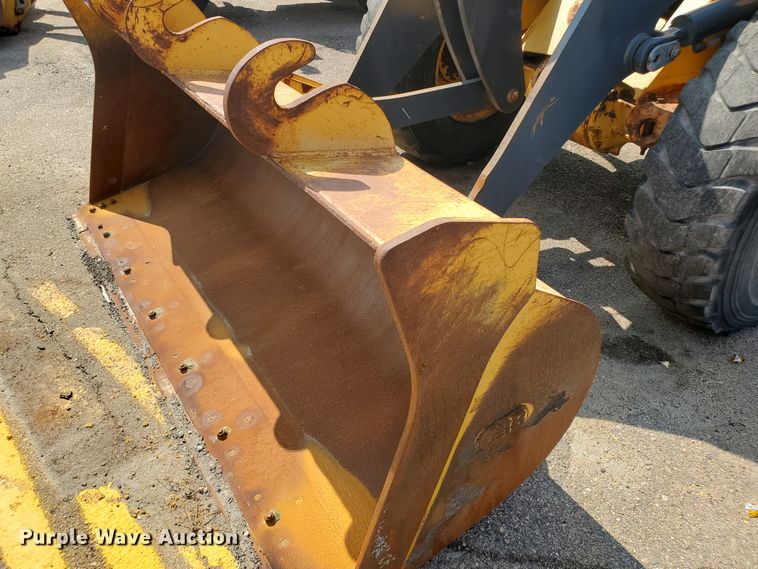 image for item HO9521 2005 John Deere 444J  wheel loader