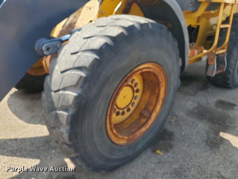 image for item HO9521 2005 John Deere 444J  wheel loader