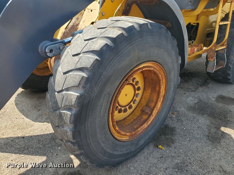 image for item HO9521 2005 John Deere 444J  wheel loader