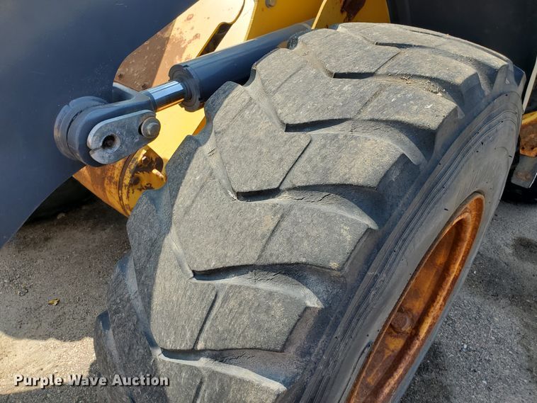 image for item HO9521 2005 John Deere 444J  wheel loader