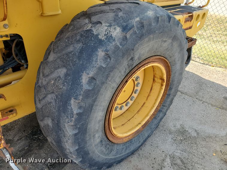 image for item HO9521 2005 John Deere 444J  wheel loader