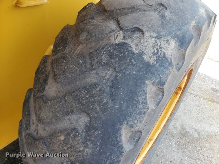 image for item HO9521 2005 John Deere 444J  wheel loader