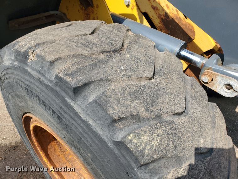 image for item HO9521 2005 John Deere 444J  wheel loader