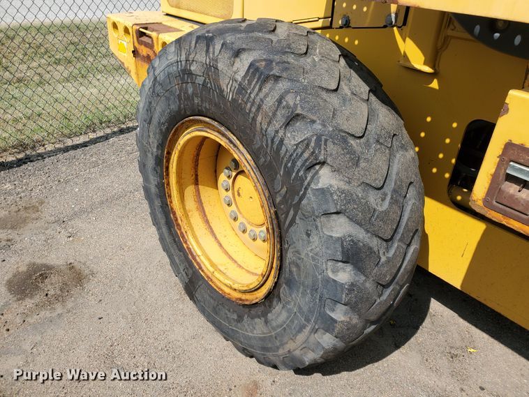 image for item HO9521 2005 John Deere 444J  wheel loader