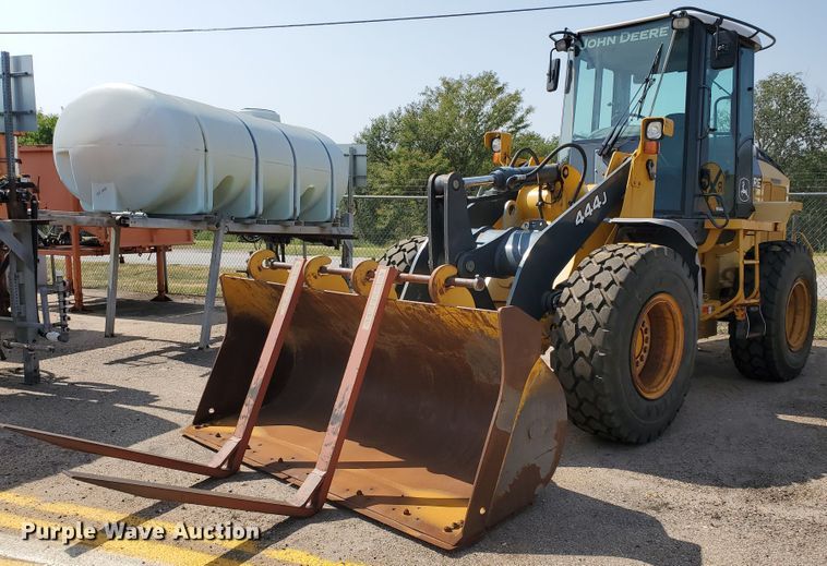 image for item HO9522 2005 John Deere 444J  wheel loader