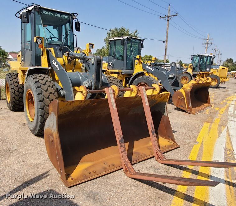 image for item HO9522 2005 John Deere 444J  wheel loader