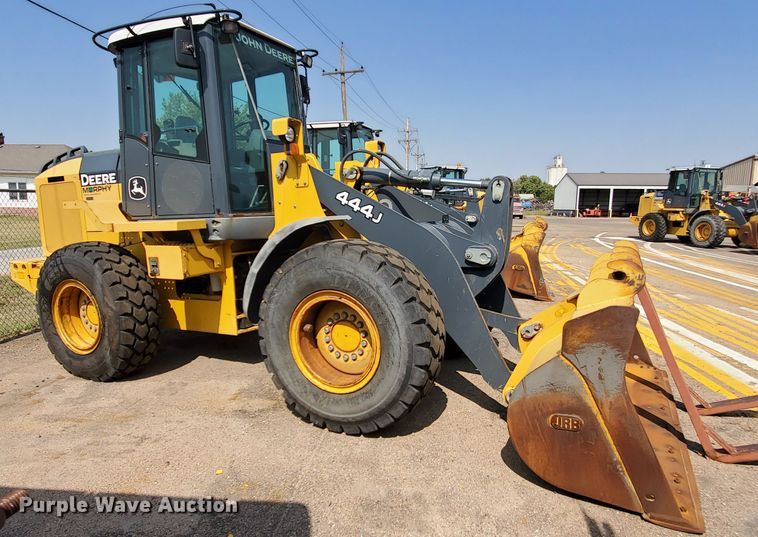 image for item HO9522 2005 John Deere 444J  wheel loader