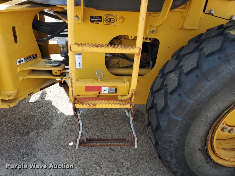 image for item HO9522 2005 John Deere 444J  wheel loader