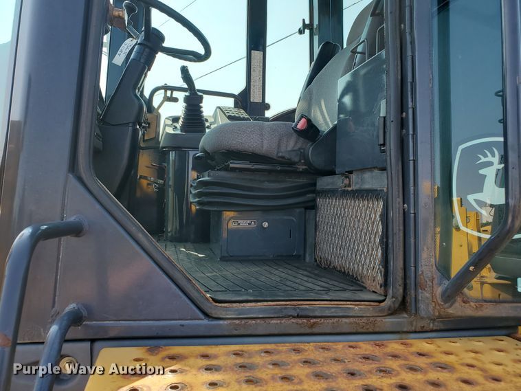 image for item HO9522 2005 John Deere 444J  wheel loader