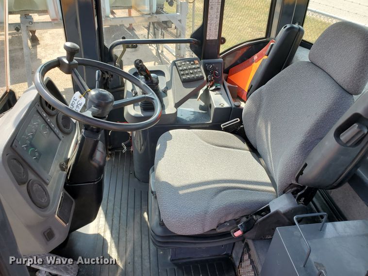 image for item HO9522 2005 John Deere 444J  wheel loader