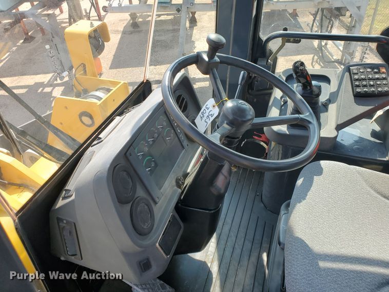 image for item HO9522 2005 John Deere 444J  wheel loader