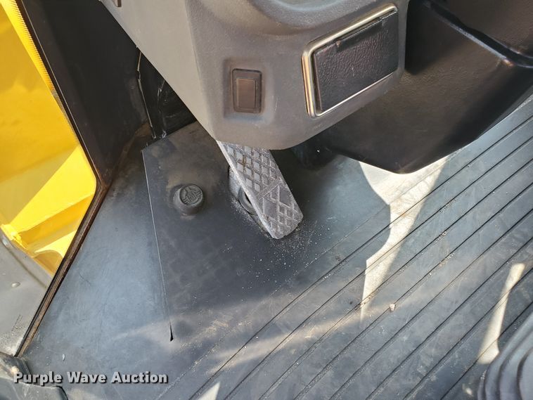 image for item HO9522 2005 John Deere 444J  wheel loader