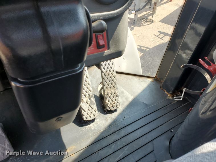 image for item HO9522 2005 John Deere 444J  wheel loader