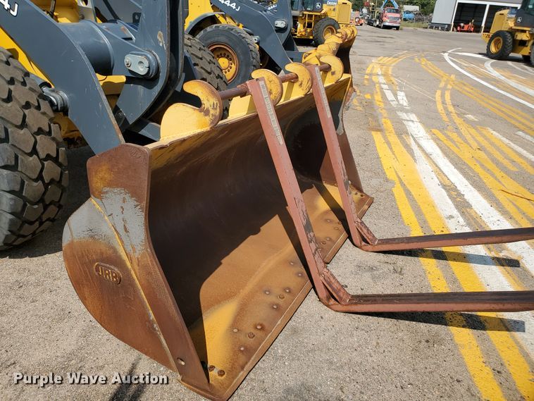 image for item HO9522 2005 John Deere 444J  wheel loader