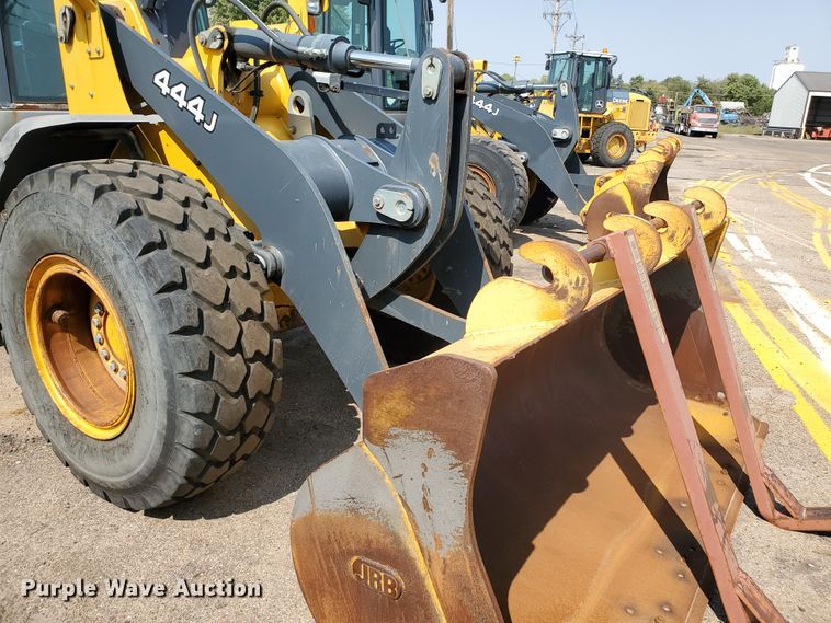 image for item HO9522 2005 John Deere 444J  wheel loader