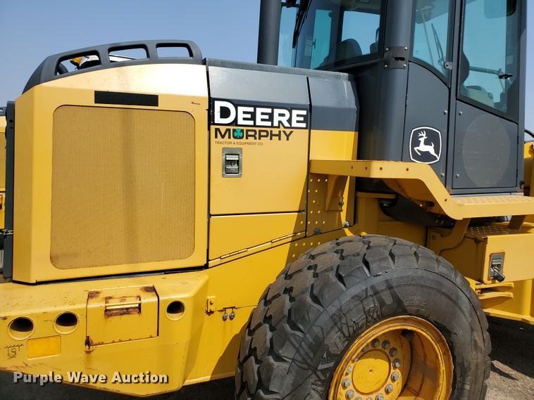 image for item HO9522 2005 John Deere 444J  wheel loader