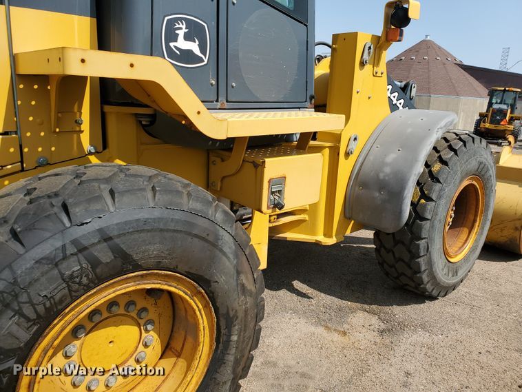 image for item HO9522 2005 John Deere 444J  wheel loader