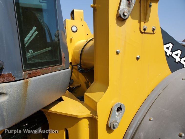 image for item HO9522 2005 John Deere 444J  wheel loader