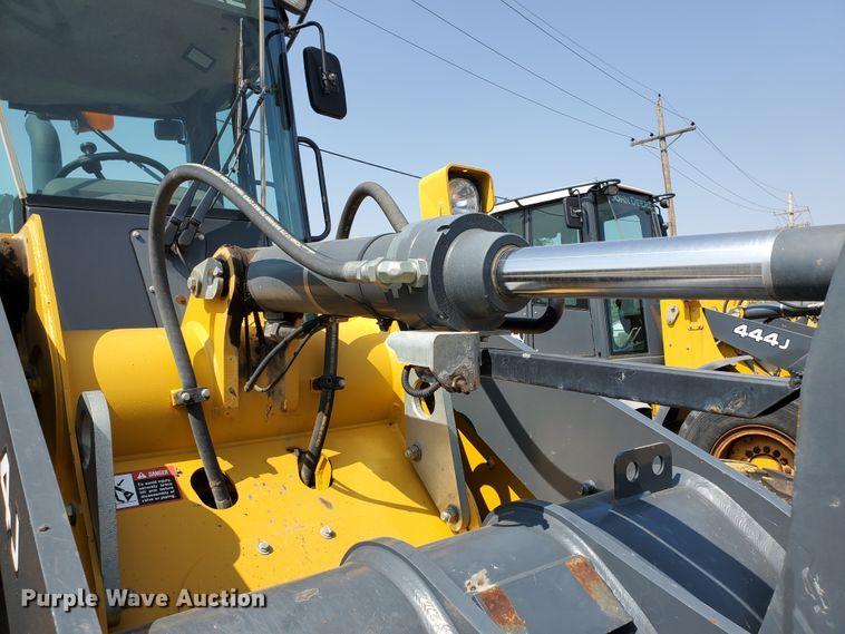 image for item HO9522 2005 John Deere 444J  wheel loader