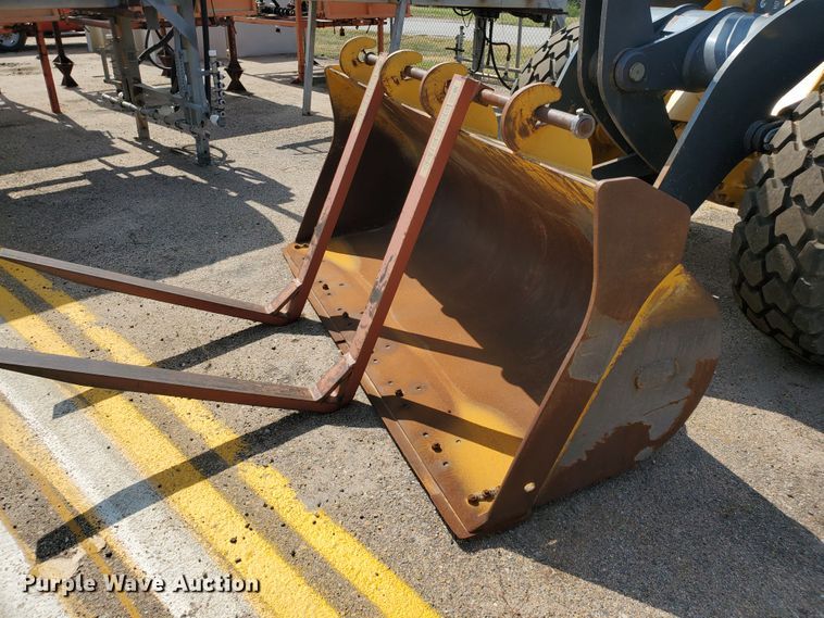 image for item HO9522 2005 John Deere 444J  wheel loader