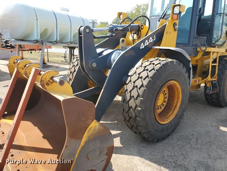 image for item HO9522 2005 John Deere 444J  wheel loader