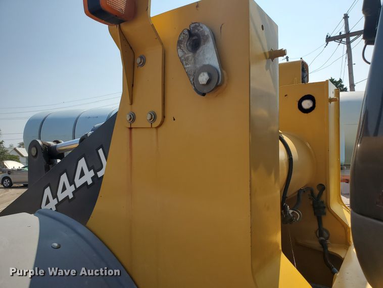 image for item HO9522 2005 John Deere 444J  wheel loader