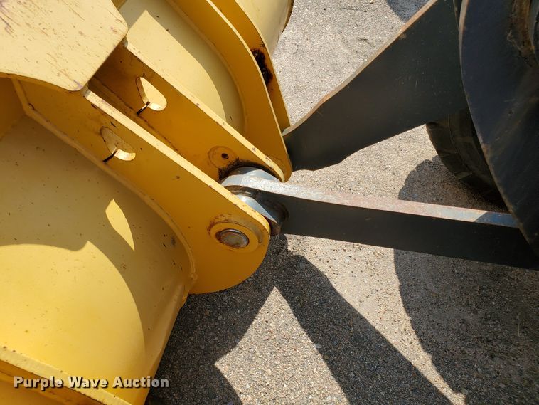 image for item HO9522 2005 John Deere 444J  wheel loader