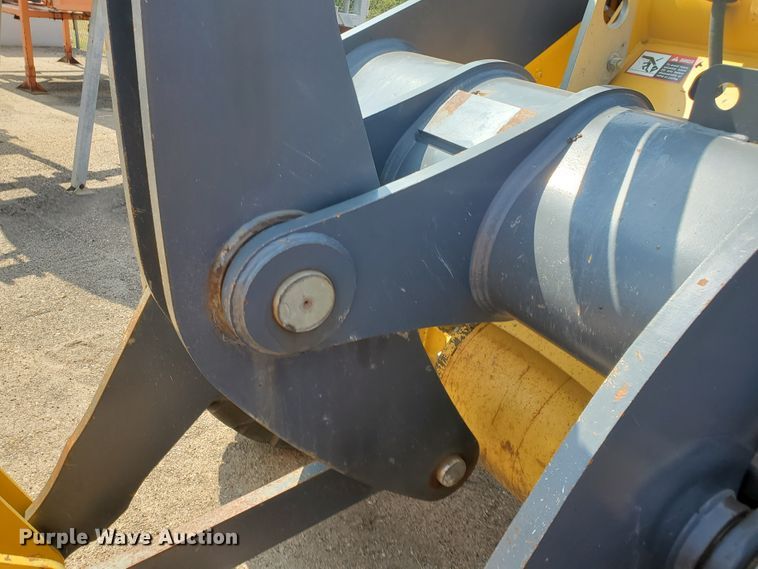 image for item HO9522 2005 John Deere 444J  wheel loader