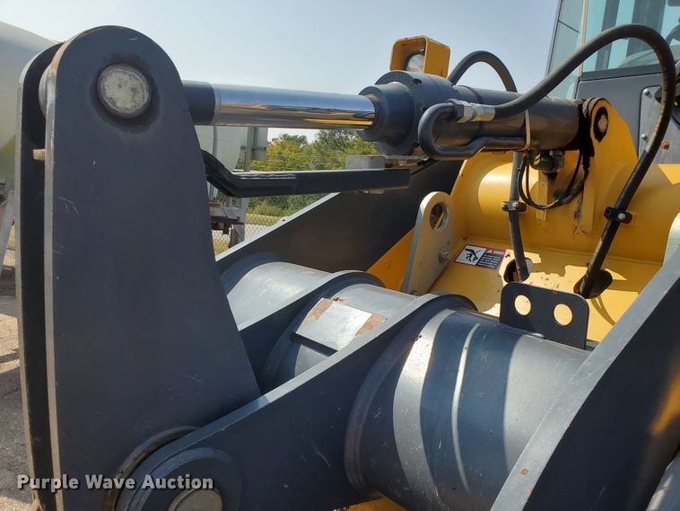 image for item HO9522 2005 John Deere 444J  wheel loader