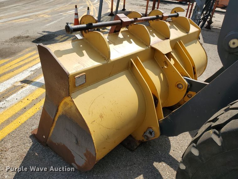 image for item HO9522 2005 John Deere 444J  wheel loader