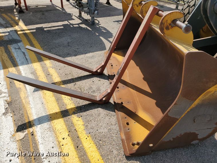 image for item HO9522 2005 John Deere 444J  wheel loader