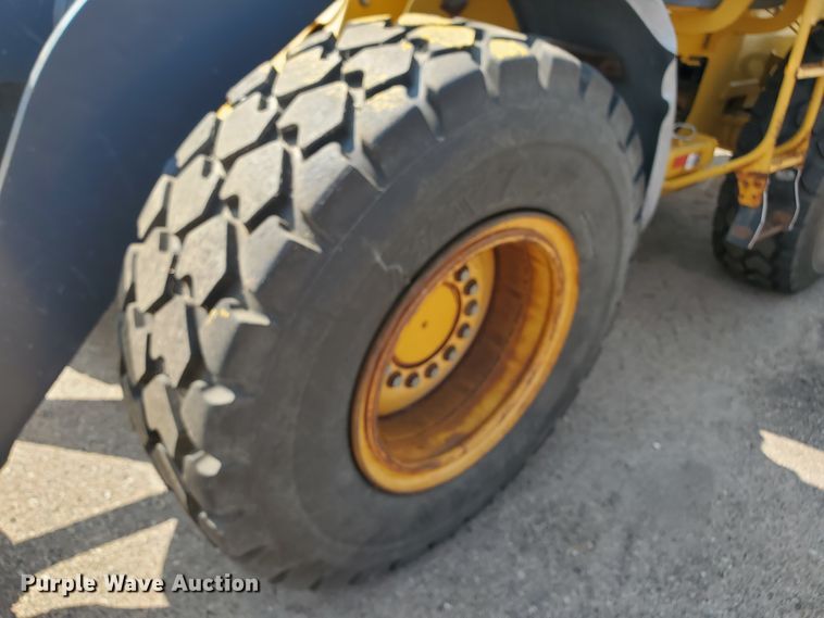 image for item HO9522 2005 John Deere 444J  wheel loader