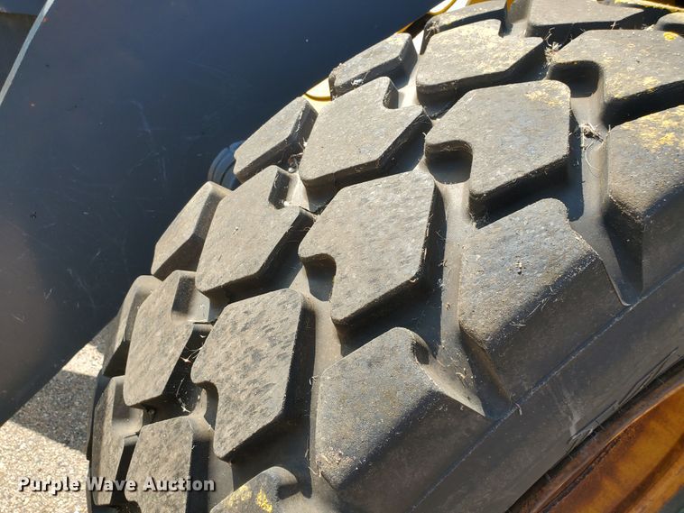 image for item HO9522 2005 John Deere 444J  wheel loader