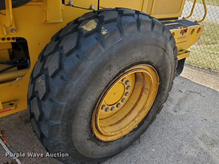 image for item HO9522 2005 John Deere 444J  wheel loader