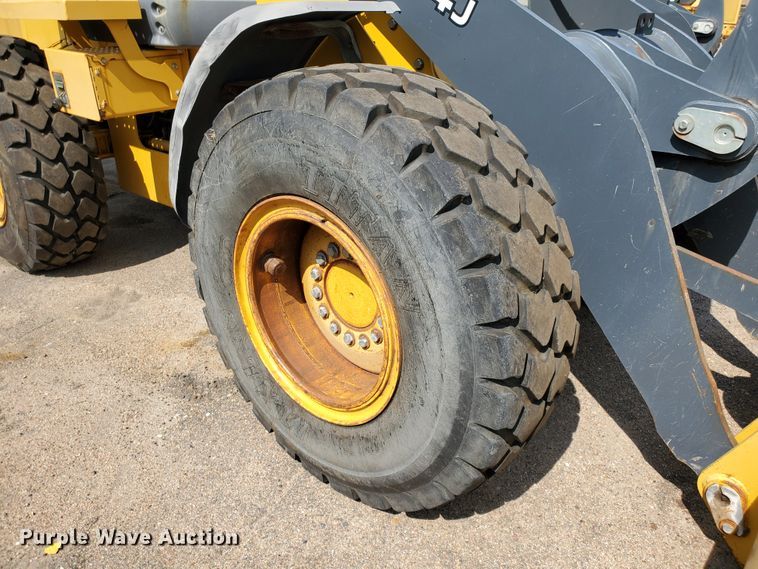 image for item HO9522 2005 John Deere 444J  wheel loader