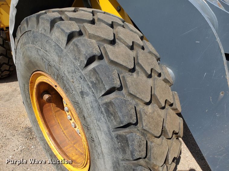 image for item HO9522 2005 John Deere 444J  wheel loader