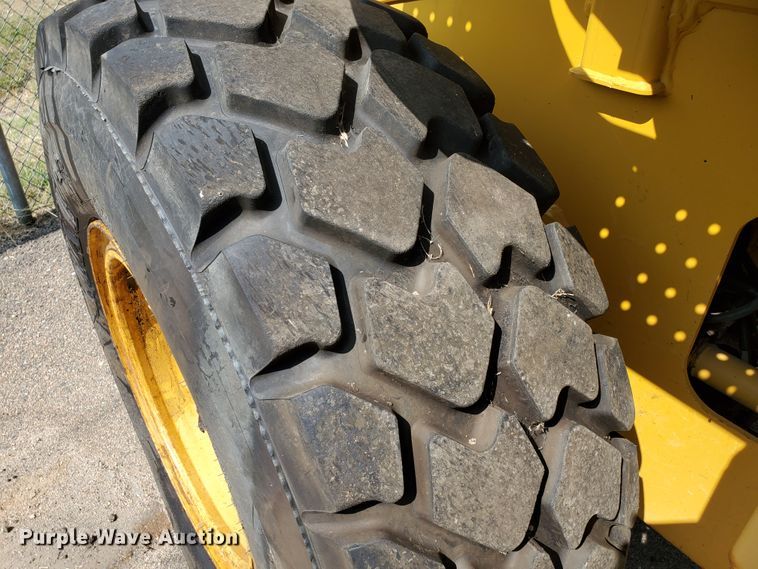 image for item HO9522 2005 John Deere 444J  wheel loader