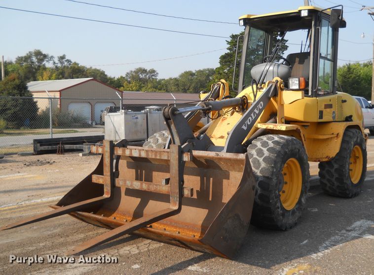 image for item HO9524 2004 Volvo L30B  wheel loader