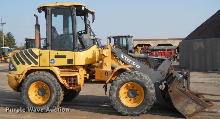 image for item HO9524 2004 Volvo L30B  wheel loader