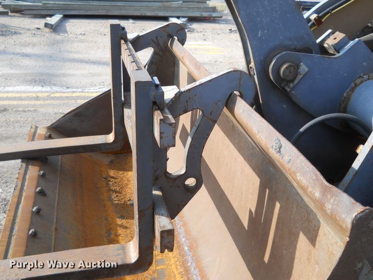 image for item HO9524 2004 Volvo L30B  wheel loader