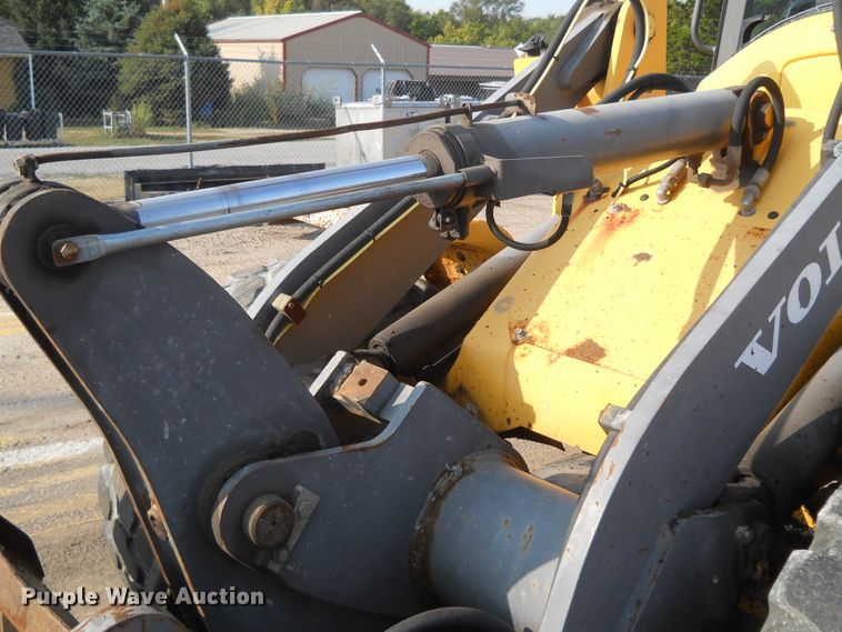 image for item HO9524 2004 Volvo L30B  wheel loader