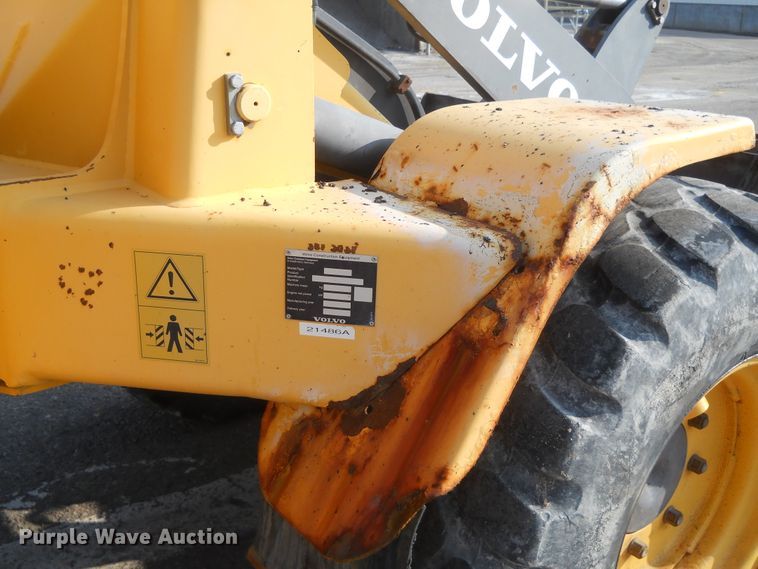 image for item HO9524 2004 Volvo L30B  wheel loader