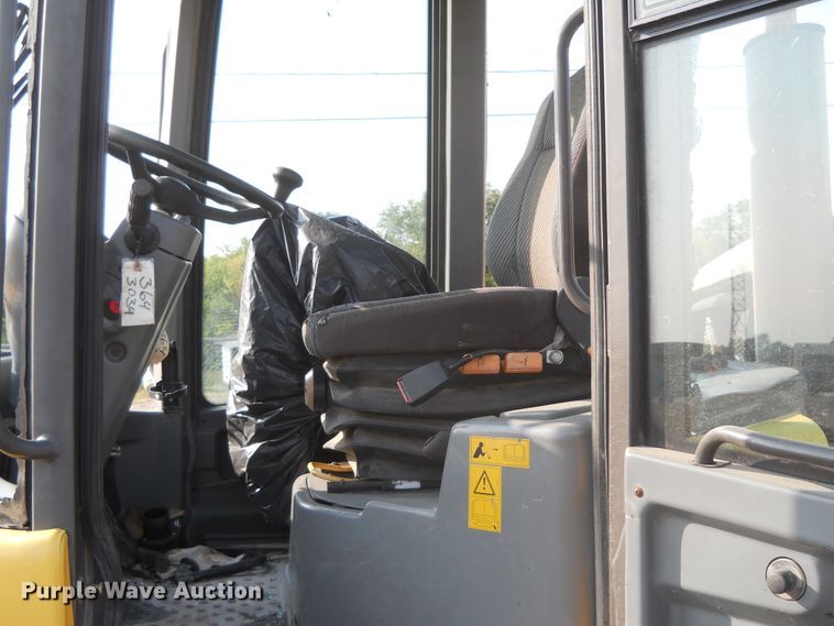 image for item HO9524 2004 Volvo L30B  wheel loader