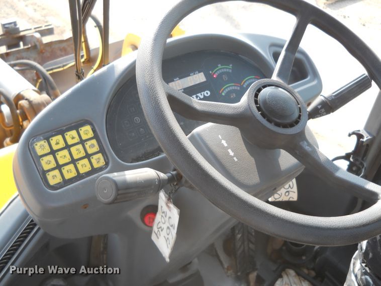 image for item HO9524 2004 Volvo L30B  wheel loader