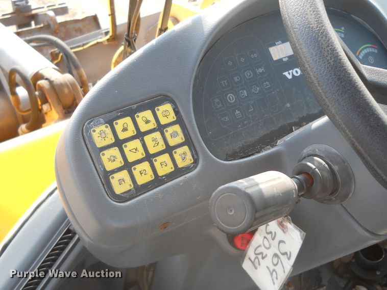 image for item HO9524 2004 Volvo L30B  wheel loader