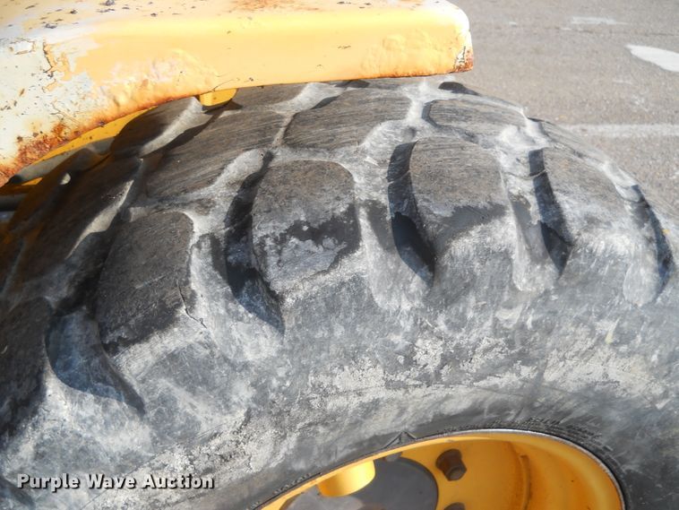 image for item HO9524 2004 Volvo L30B  wheel loader