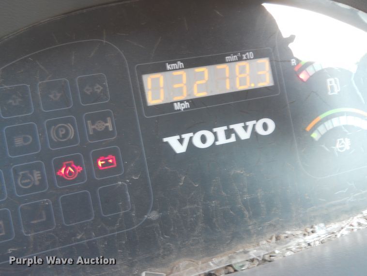 image for item HO9524 2004 Volvo L30B  wheel loader