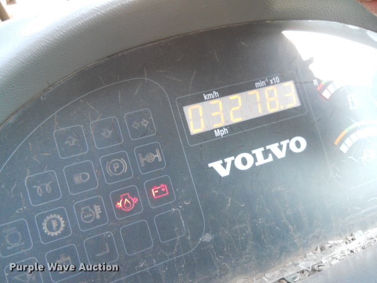 image for item HO9524 2004 Volvo L30B  wheel loader