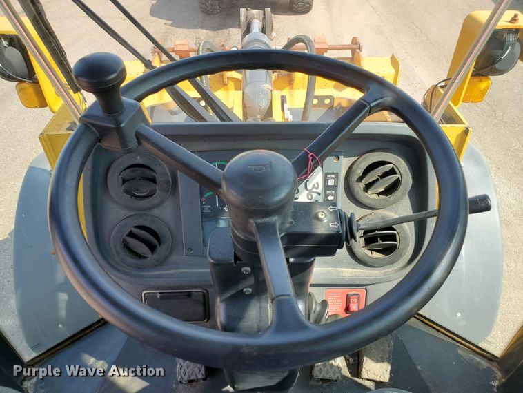 image for item HO9530 2006 John Deere 444J  wheel loader